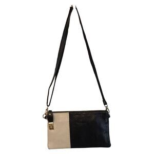 Adorable, adjustable shoulder bag to crossbody bag